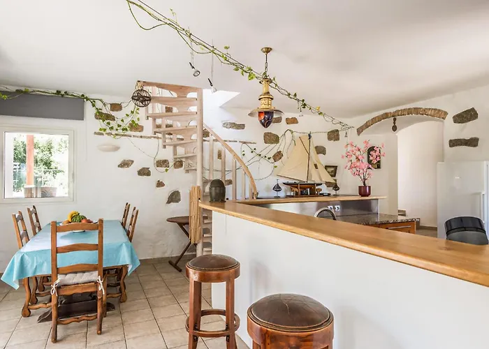 Gorgeous Home In Calvi 度假居 *